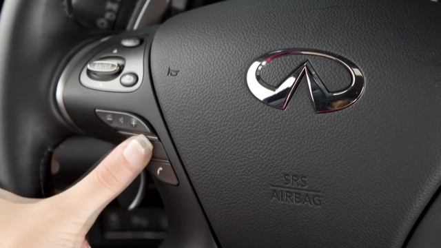 2017 INFINITI Q70 HEV - Voice Prompt Interrupt - with Navigation (if so equipped) смотреть онлайн