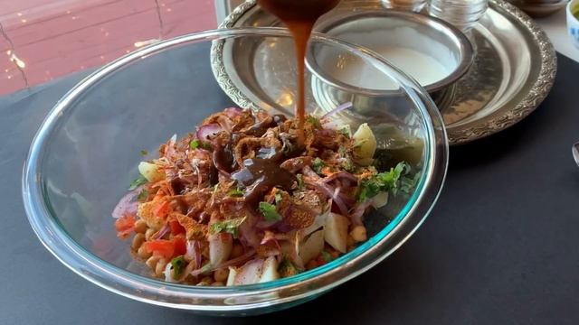 Pakistani Famous Chana Chaat - Quick and Easy Dahi Chana Chaat - Karachi Street Food by (HITK) смотреть онлайн