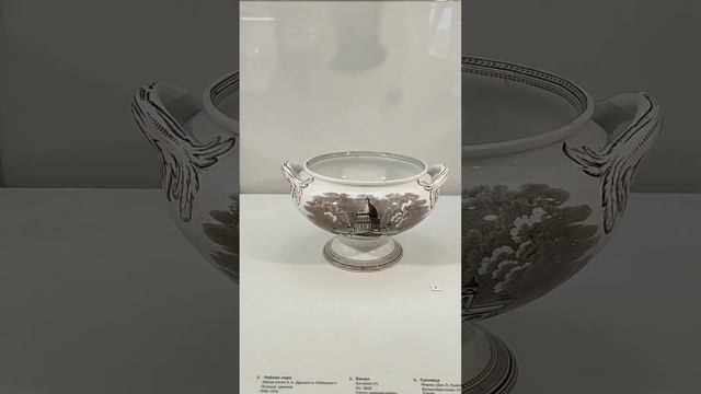 Супница. Великобритания. Фирма "Дж. Л. Эшворт и братья". 1866-1891гг. Фаянс, деколь монохромная. смотреть онлайн