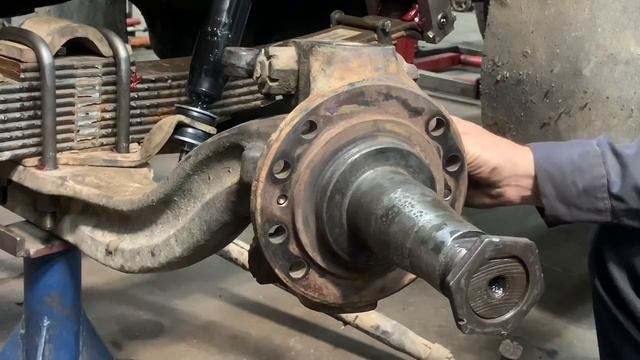 International | King Pin Replacement смотреть онлайн