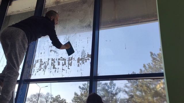 Мойка окон ( фасада ) зимой, снятия скотча, старой пленки от 