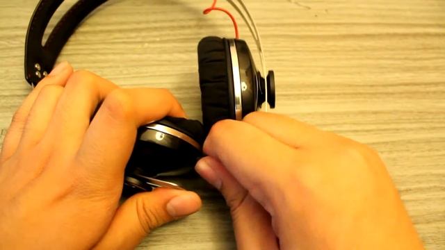 Sennheiser Momentum On-Ear Unboxing смотреть онлайн