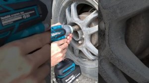 Гайковерт макита аккумуляторный 300 Нм