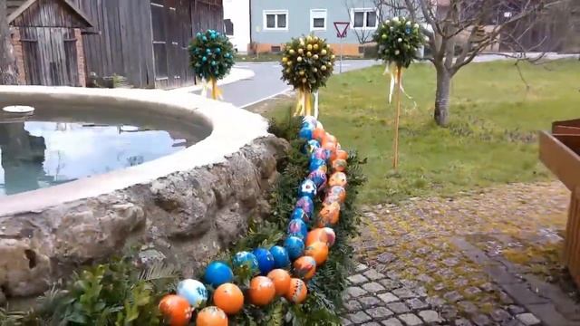 Osterbrunnen im Dorf. 1/2 (В селе у пасхального колодца-колонки) смотреть онлайн