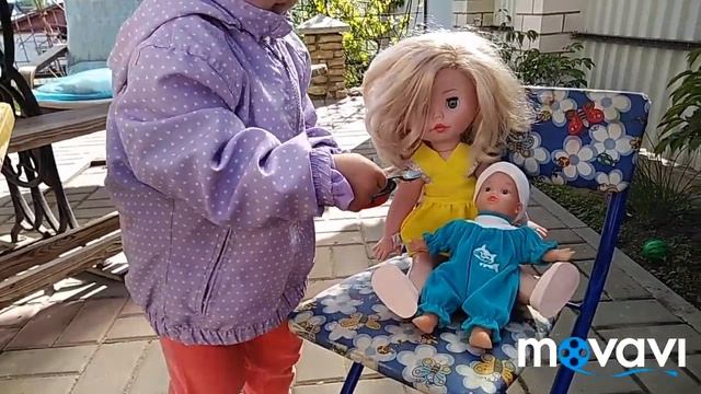 Играем с куклами.Готовим им вкусняшки и кормим. смотреть онлайн