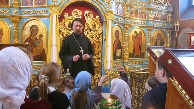 Протоиерей Максим Козлов. Экскурсия по храму прп. Серафима Саровского для детей. Иконостас смотреть онлайн