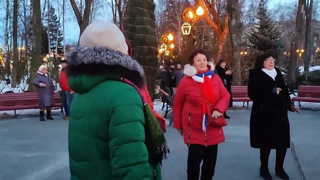 НАТАЛИ!???/ТАНЦЫ В ПАРКЕ ГОРЬКОГО ХАРЬКОВ ЯНВАРЬ 2022 смотреть онлайн