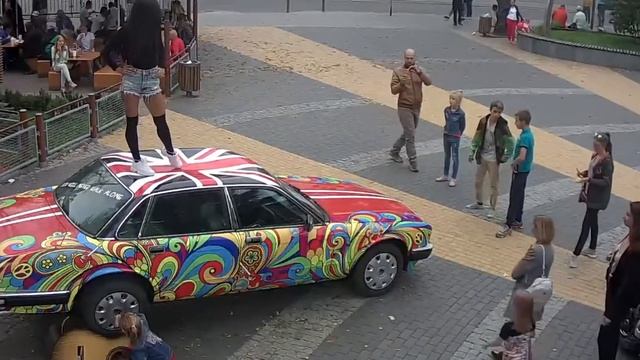 Заради фото вінничанка пошкодила дах раритетного авто смотреть онлайн