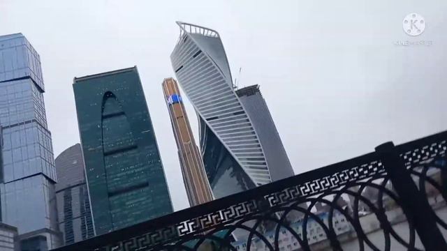 Маленький человек в большом городе смотреть онлайн