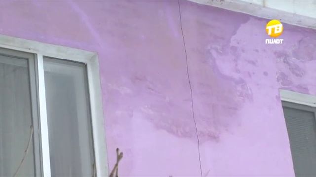 Снег на голову. Дом в Твери в холод остался без крыши. 2016-10-27 смотреть онлайн