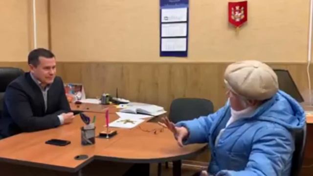 Разъяренная женщина на приеме у депутата смотреть онлайн