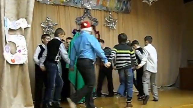 выступление на новый год 2015 Сосновоборск школа № 4 5 б смотреть онлайн