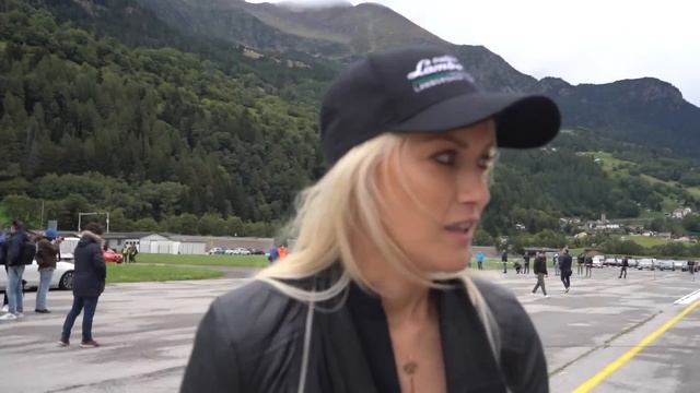 Ferrari F50 vs. Maserati MC12 | Supercar Owners Circle смотреть онлайн