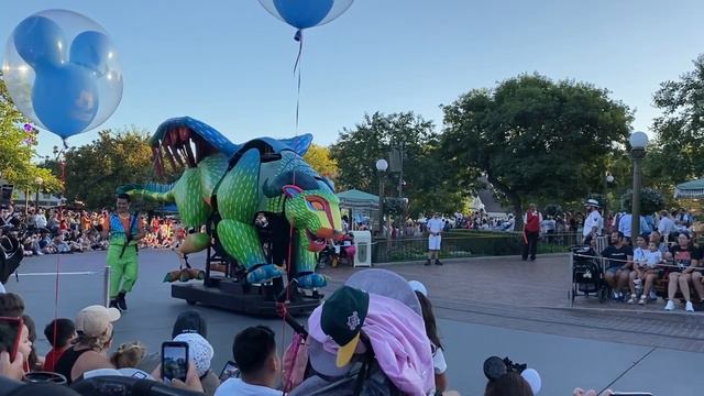 Magic Happens Parade | Disneyland (Watch Through) смотреть онлайн