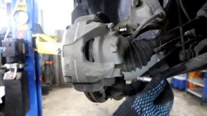 Замена колодок на Дастере и смазывание пальцев направляющих