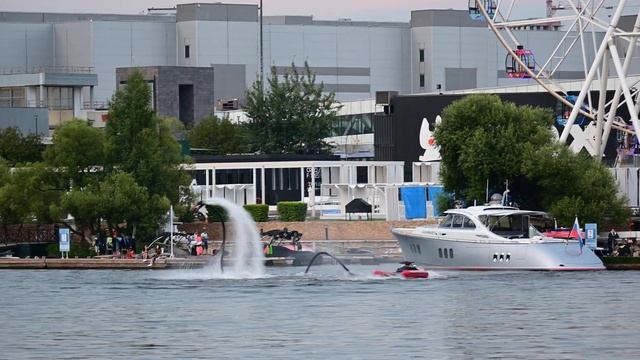 Nikon Z fc: 4K-видеосъёмка с автофокусом и стабилизатором смотреть онлайн