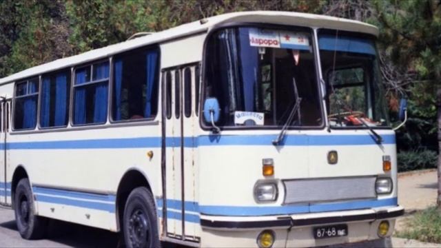 Почему в Советском Союзе все автобусы окрашивали в оранжевый цвет? смотреть онлайн