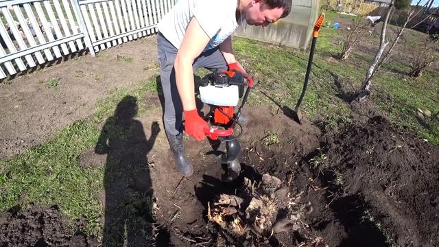 Удаление корней деревьев мотобуром. Brait BR-52 в деле.  / МыизСибири