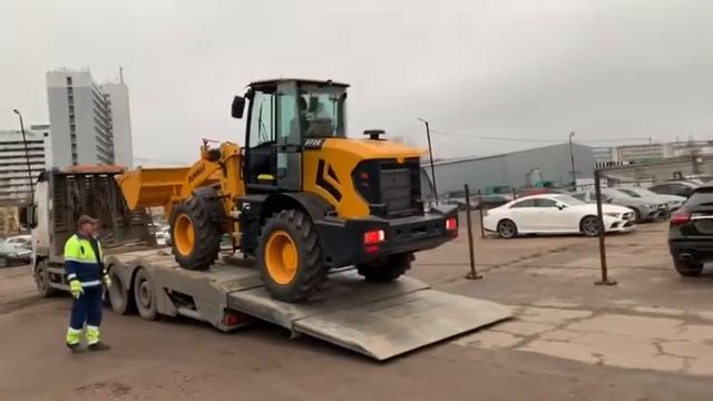 RUNMAX 972E - фронтальный погрузчик с шарнирной рамой, полным весом 6,35 тонны смотреть онлайн