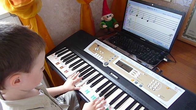 SOFT MOZART RECITAL May 2015: Аким 4г 3м играет 'Симфония № 5' П.Чайковский. смотреть онлайн