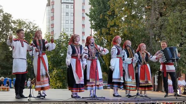 Вишня / Под окном широким... (Лазоревый цвет, молодёжная группа) смотреть онлайн