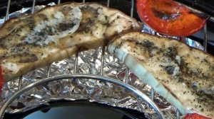 Готовим на сковороде Гриль-газ баклажаны и перцы.