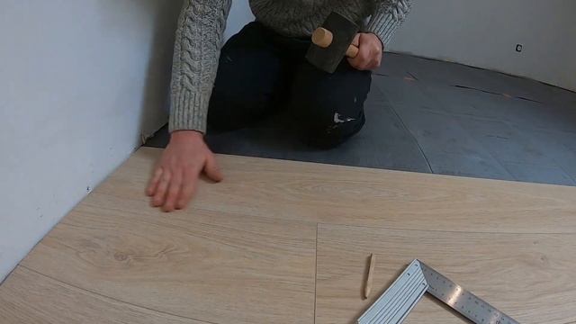 POSE PARQUET STRATIFIE ARTENS LEROY MERLIN ??_ RENOVATION DE COMBLES ? PART. 2/2