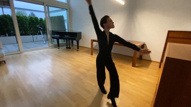 Henri Hoffmeister: Solo U12 Latin Pasodoble смотреть онлайн