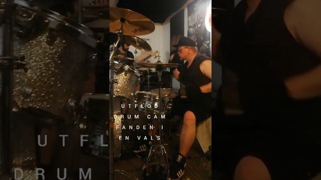 Kristoffer Halvorsen - UTFLOD "Fanden i en vals" rehersal DRUM CAM 2020 смотреть онлайн