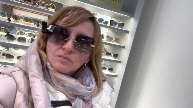 De Bijenkorf in Amsterdam смотреть онлайн