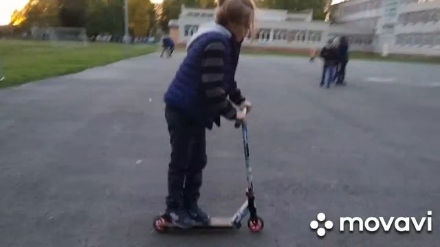 Обклеил самокат наклейками, последний день хорошей погоды смотреть онлайн