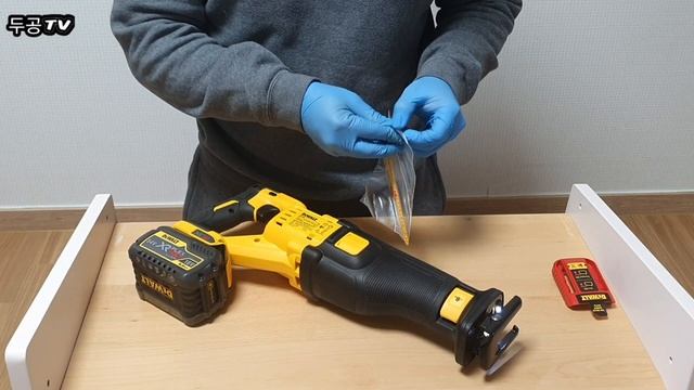 디월트(DEWALT) 충전컷쏘 (DCS388) 플렉스볼트(FLEX VOLT) 54V충전컷쏘 (DCS387) смотреть онлайн