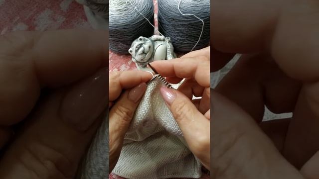Вязание от двух мотков со сменой нити в каждом ряду по методу Хеликс. смотреть онлайн