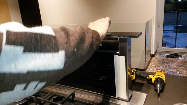 Просто прикольные парни сборщики кухонь/Just fun guys collectors kitchens смотреть онлайн