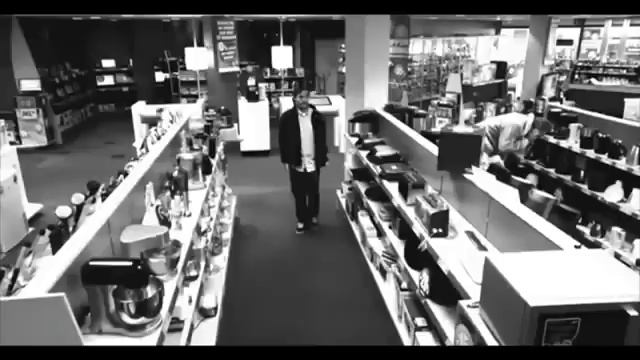 Умный вор незаметно украл 42-х дюймовый телевизор смотреть онлайн