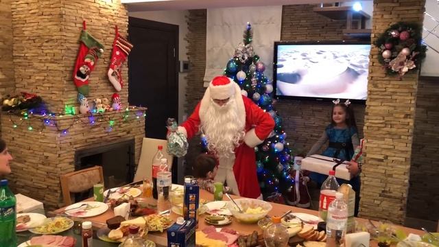 Новый Год 2018 - Дедушка Мороз в гостях - часть 2 смотреть онлайн