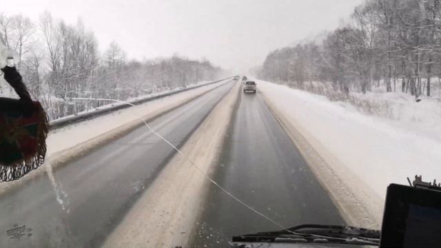 Дальнобой по России Ноглики-Холмск.встретил земляков и общего знакомого из Арти смотреть онлайн