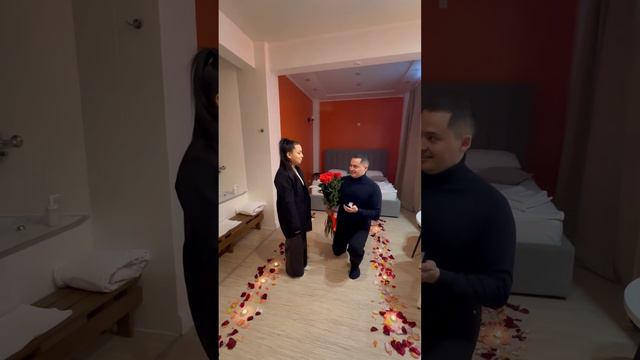 Отель. Оранжевый номер с джакузи. Предложение руки в номере смотреть онлайн