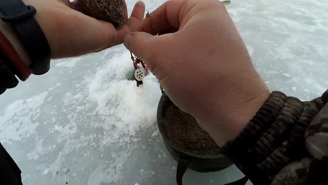РЫБАЛКА МЕЧТА! УДОЧКА С ПОПЛАВКОМ ПОРАДОВАЛИ РЫБАКА! ЗИМНЯЯ РЫБАЛКА В ПАЛАТКЕ С НОЧЕВКОЙ 2021! смотреть онлайн