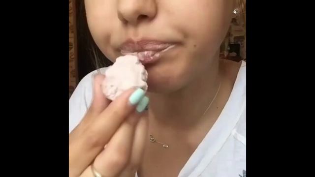 ASMR//EATING CHALK//ПОХРУСТИМ МЕЛКОМ//ЕДЯТ МЕЛ//ХРУСТ// #17