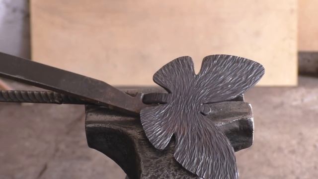 Ковка бабочки Forging butterfly смотреть онлайн