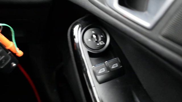 Ford Fiesta 1.6 Zetec 5dr Powershift - MT64ZLZ смотреть онлайн