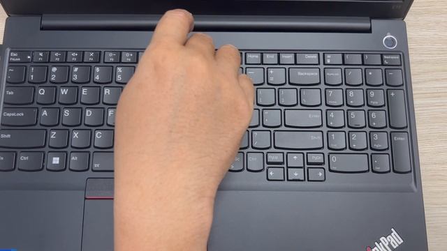 Review Laptop Lenovo ThinkPad E15 Gen 4 21E600CMVA Core i7-1255U Ram 8GB SSD 512GB 15.6 inch FHD IP смотреть онлайн