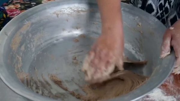 Готовим таджикские лепёшки чапоти и шакароб (Let's cook Tajik naan: chapoti and shakarob)