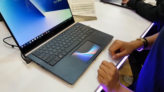 IFA 2018: Asus ZenBook Pro 14 mit Screenpad смотреть онлайн