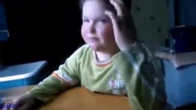 Мальчик учит стих! Будьте осторожны смотреть онлайн