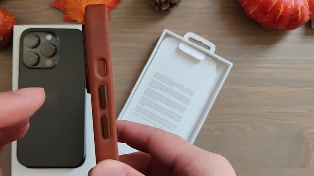 Official Apple Leather Case For The IPhone 14 Pro - Unboxing And Hands-On (Umber)