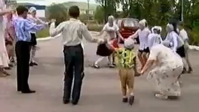 Девочка разговаривает на птичьем языке.В это трудно поверить, но факт. смотреть онлайн