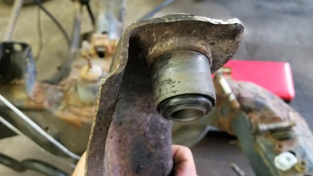 Swapping upper control arms 98-02 Crown Vic to 78-97 Vic. смотреть онлайн