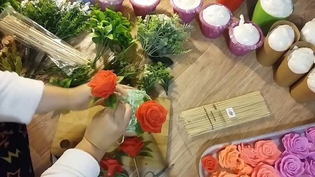 Букеты из мыла. Часть 1. Букет из мыльных роз. Как собрать букет из мыла. Как сделать букет из мыла смотреть онлайн